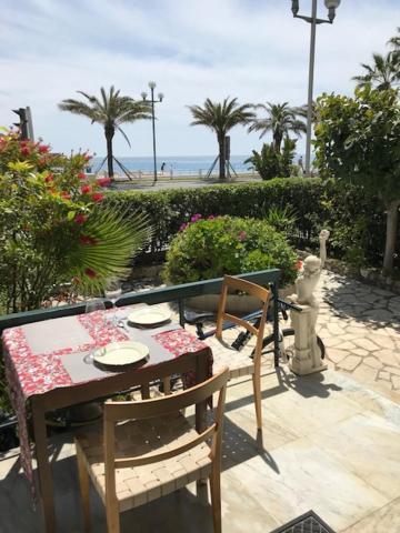 91 Promenade Des Anglais Le Stellamar Niza Exterior foto